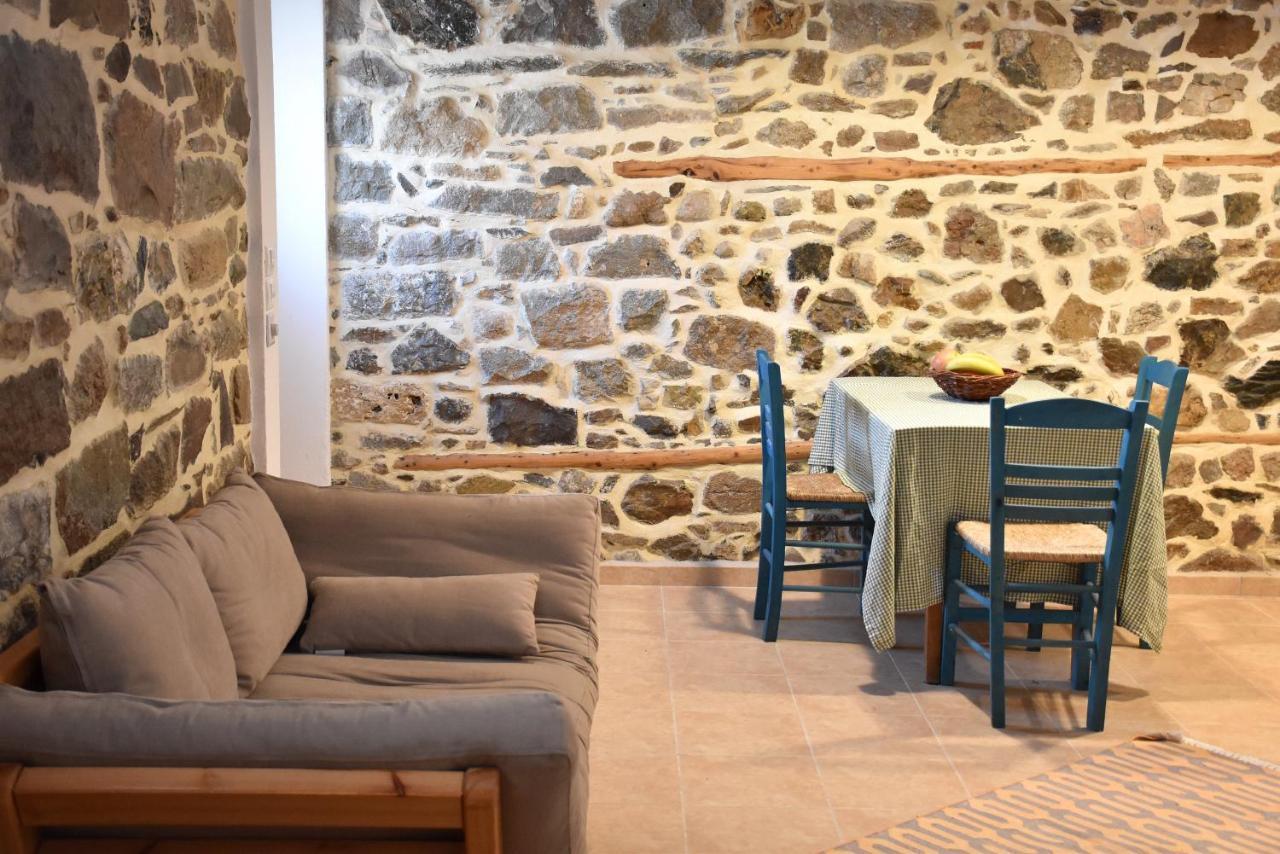 The Apricot Tree Studio Samothraki Bagian luar foto