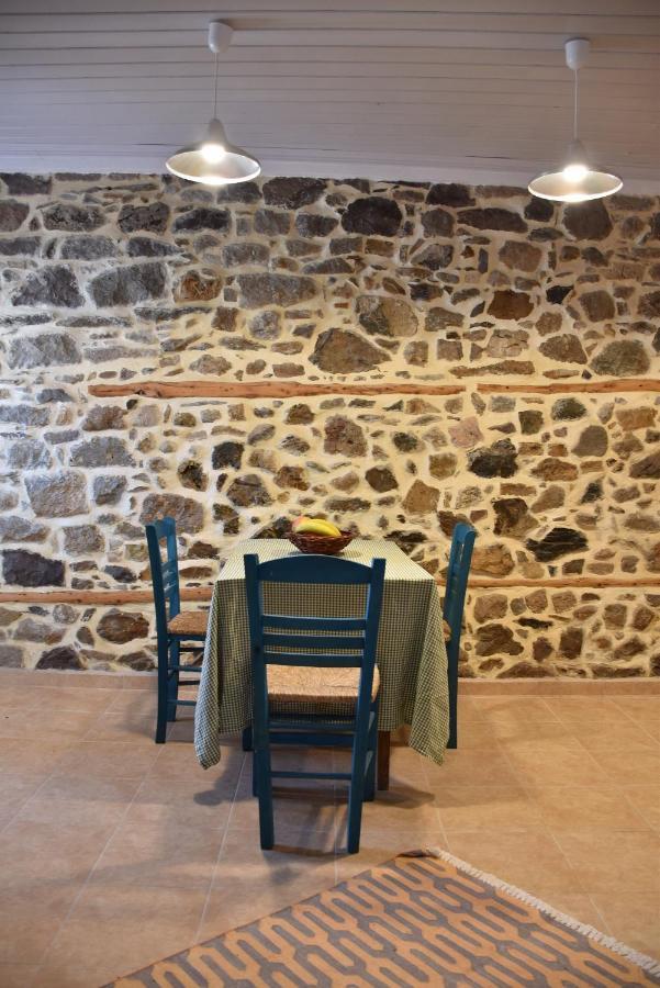 The Apricot Tree Studio Samothraki Bagian luar foto